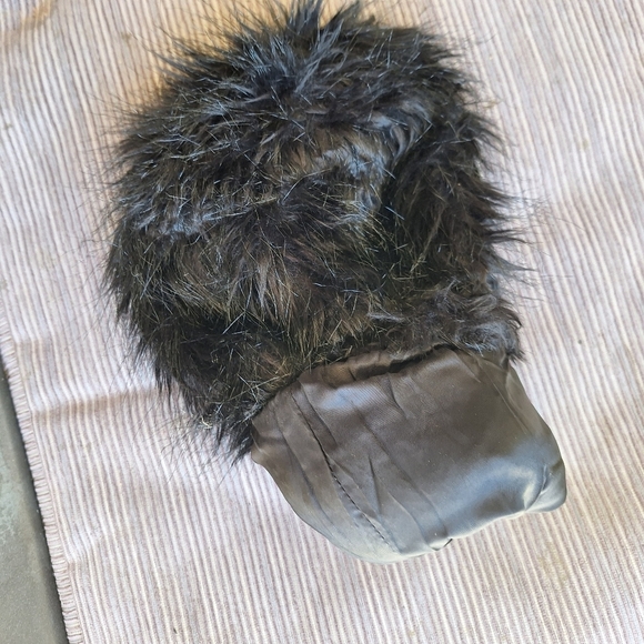 Faux Fur Black Hand Muff Hand Warmer 18"+/- Long - Picture 3 of 6